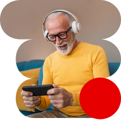 Un señor con auriculares y móviles