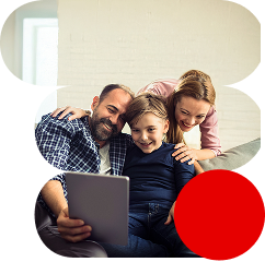 Una familia haciendo una videollamada